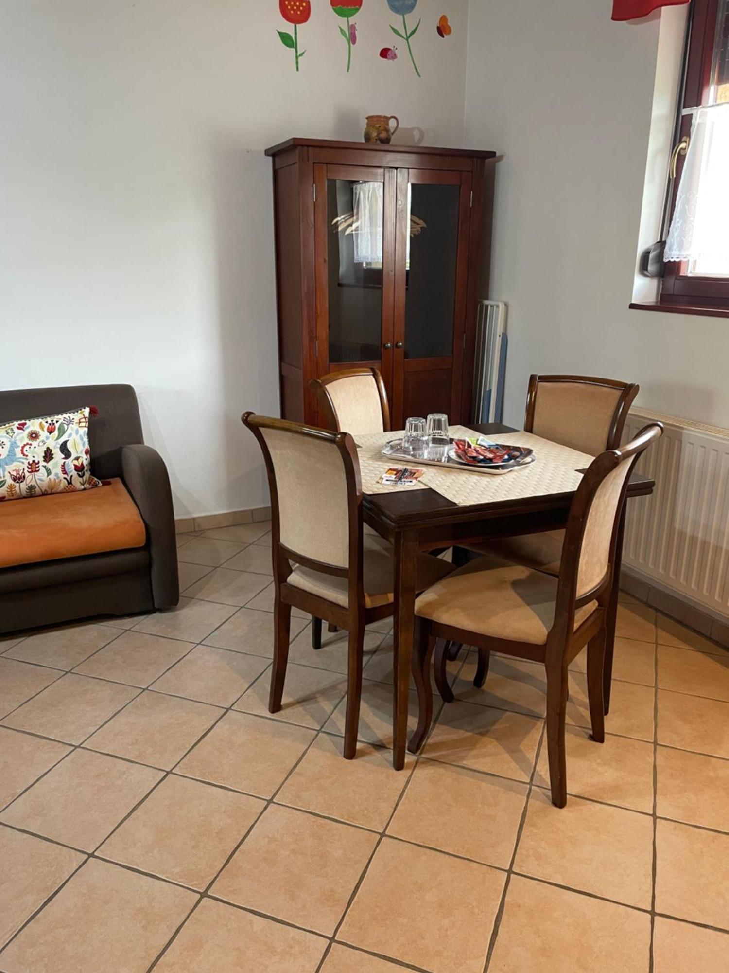 Cherry Apartmanhaz Sárvár Extérieur photo