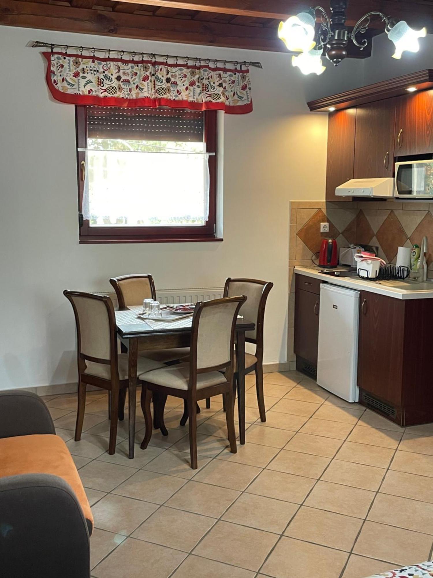 Cherry Apartmanhaz Sárvár Extérieur photo